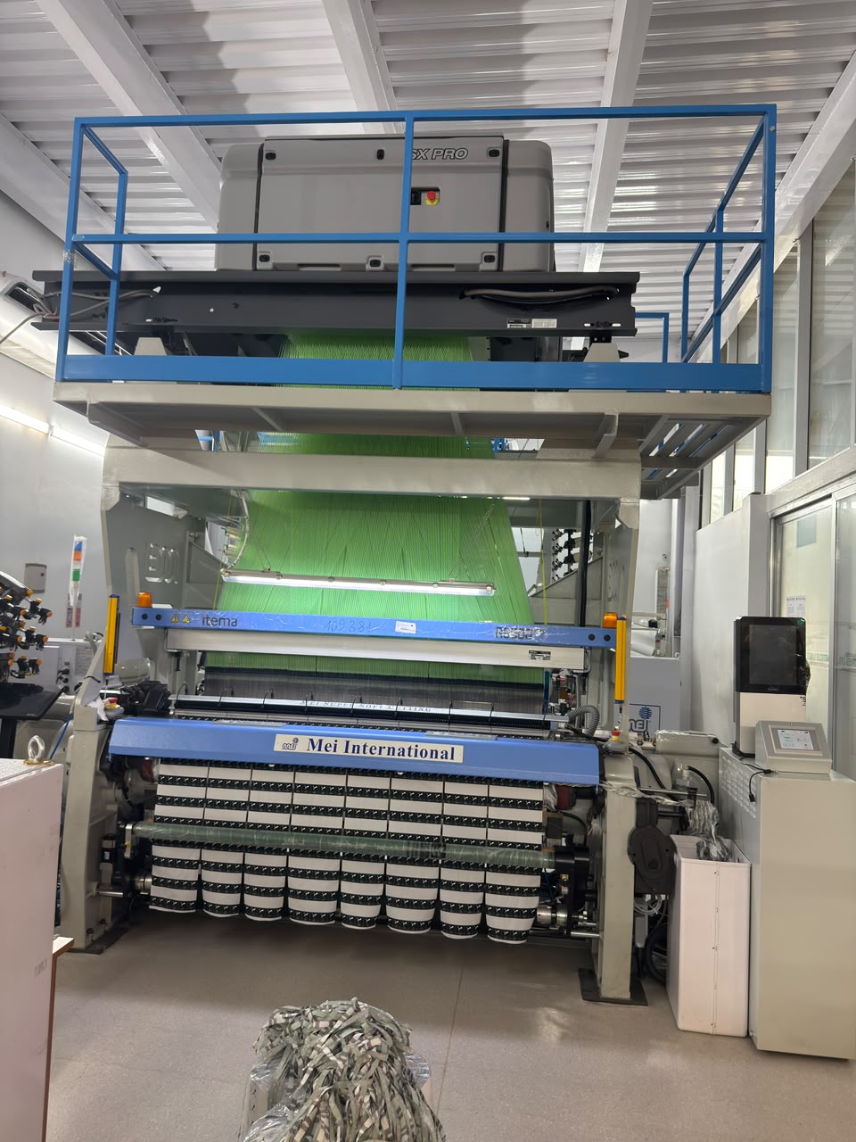 Woven label loom machines